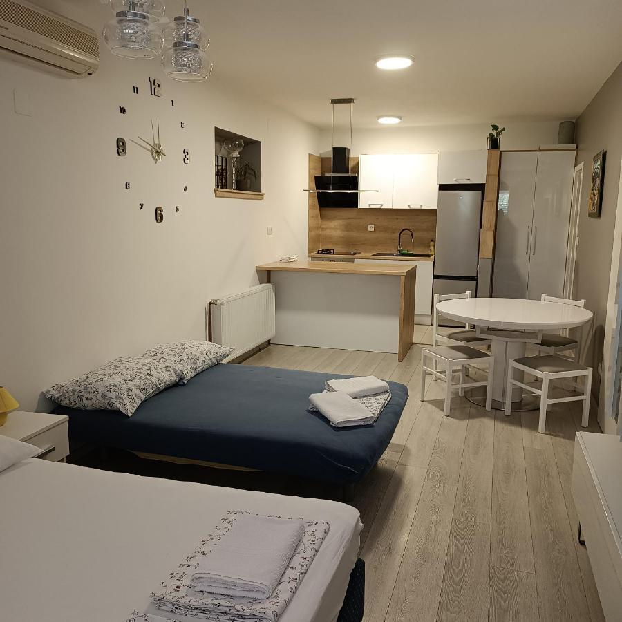 Katrin Apartment Tucepi Bagian luar foto