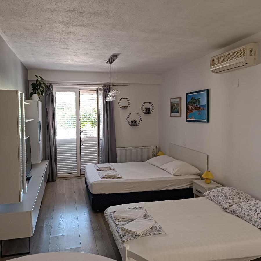 Katrin Apartment Tucepi Bagian luar foto